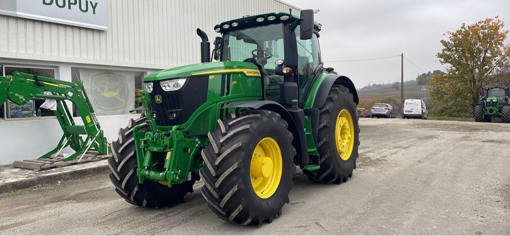 E-FARM: John Deere 6R 230 - Traktor - id WE3IM8P - Baujahr: 2022 - Abgelesene Motorstunden: 700,Motorleistung (PS): 230,Frankreich