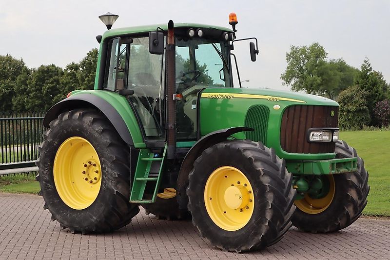 E-FARM: John Deere 6820 Premium Plus - Tracteur - id L5CTGKT - Année: 2006 - Lecture du nombre d'heure: 11 642,Pays-Bas
