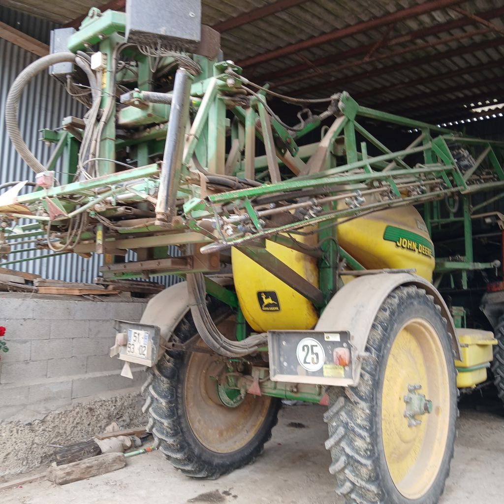 E-FARM: John Deere - Pulverizador - id EK4SUQA - 8900 € - Año: 2001 - Francia