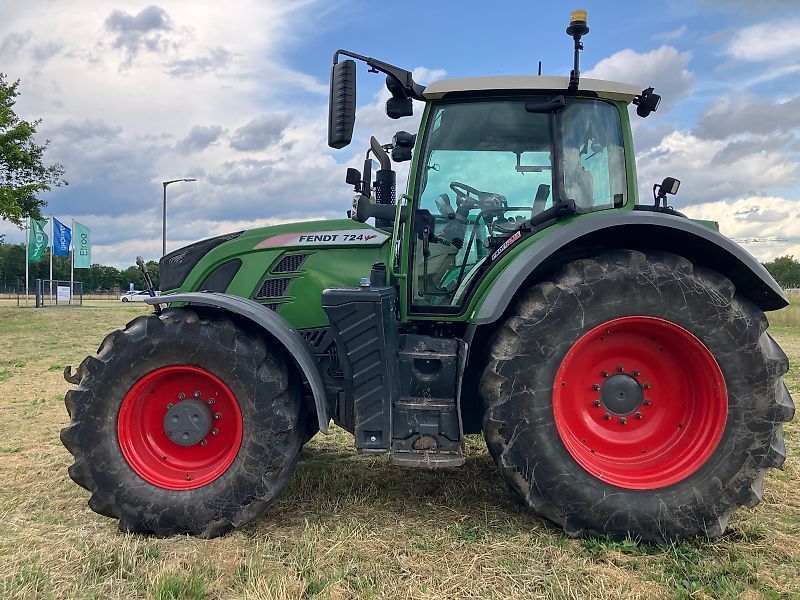 Fendt 724 Vario Трактор 99 000 €