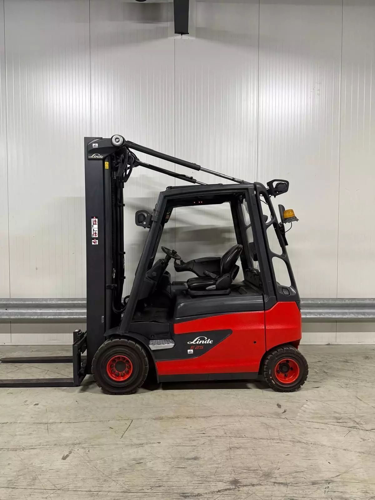 Linde e25-02 Chariot élévateur 22 750 €