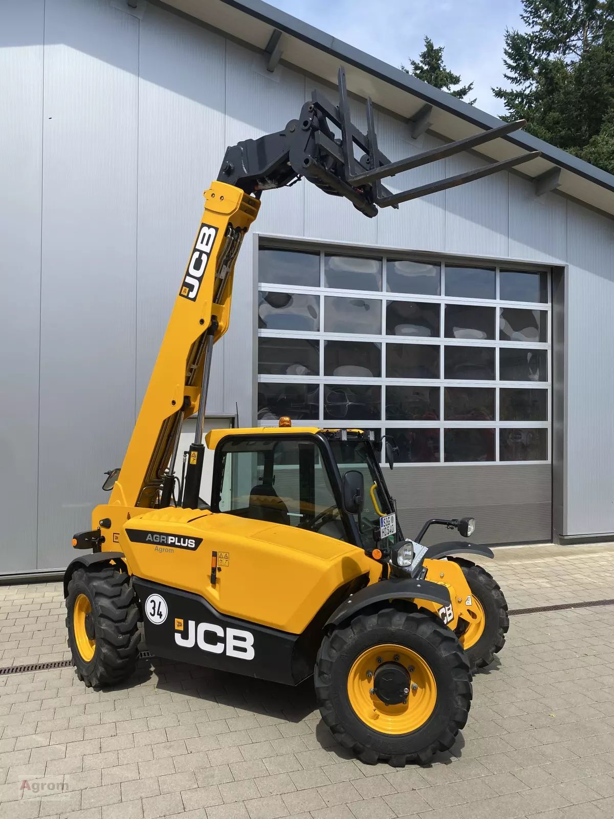 E-FARM: JCB 525-60 agri plus - Teleszkópos rakodó - id DIICV1R - 66 807 EUR - Gyártási év: 2022 - Üzemóra (motor): 200,Motor teljesítménye (LE): 74,Németország