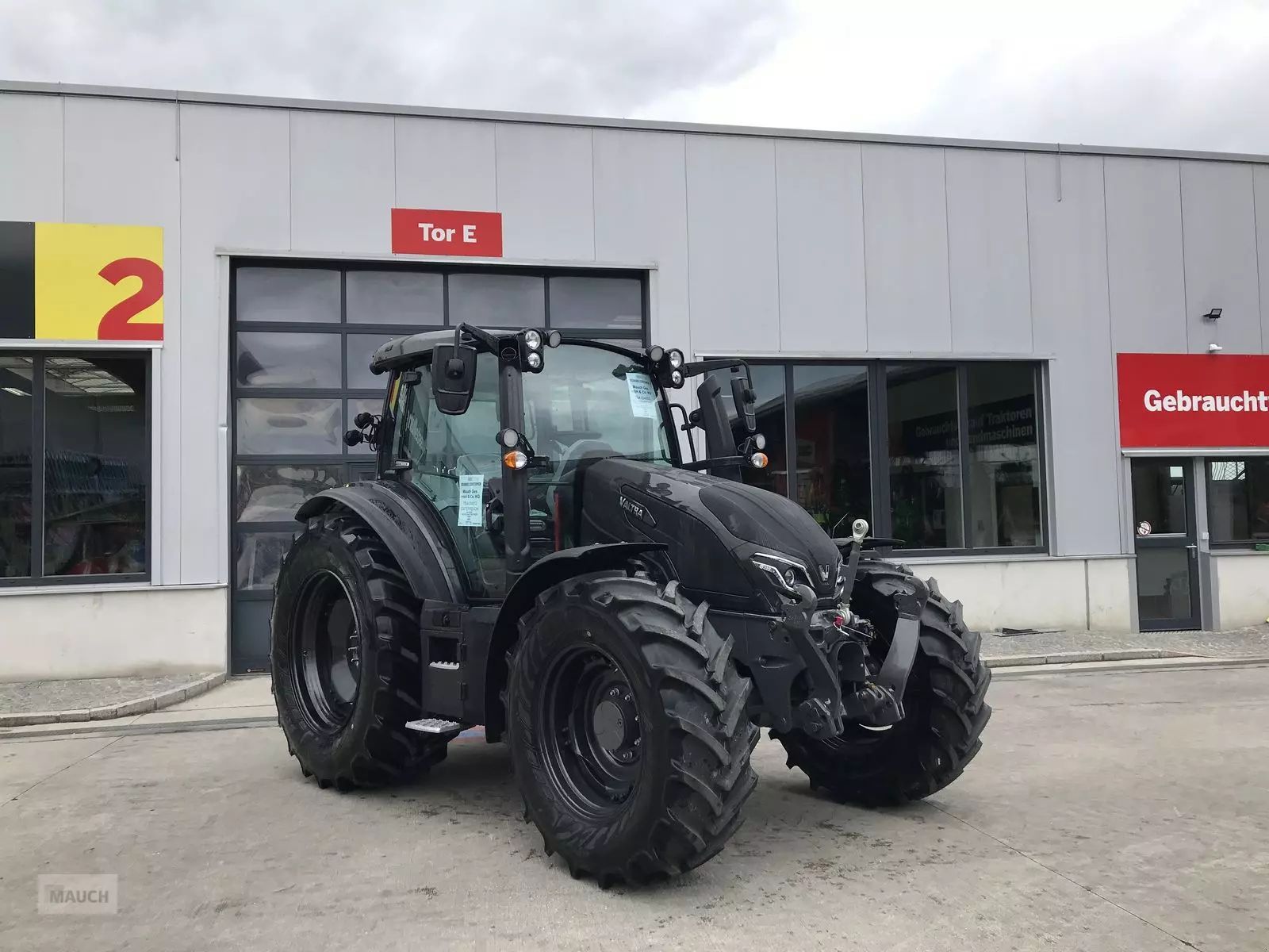 Valtra G 125 Tractor