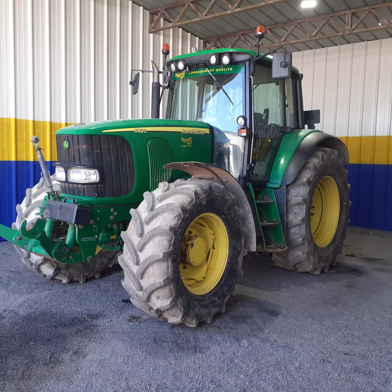 E-FARM: John Deere 6920 Premium - Tractor - id CVECBBS - 35.000 € - Año: 2006 - Horas: 9650,Potencia del motor: 155,Francia