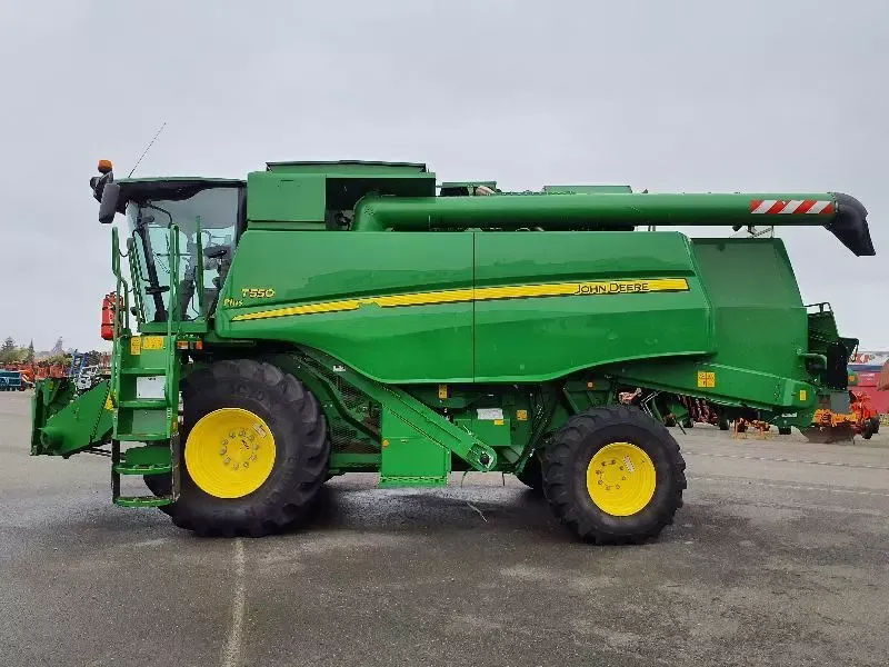 E-FARM: John Deere T 550 - Kombájn - id VEYZ2DS - 169 000 EUR - Gyártási év: 2018 - Franciaország