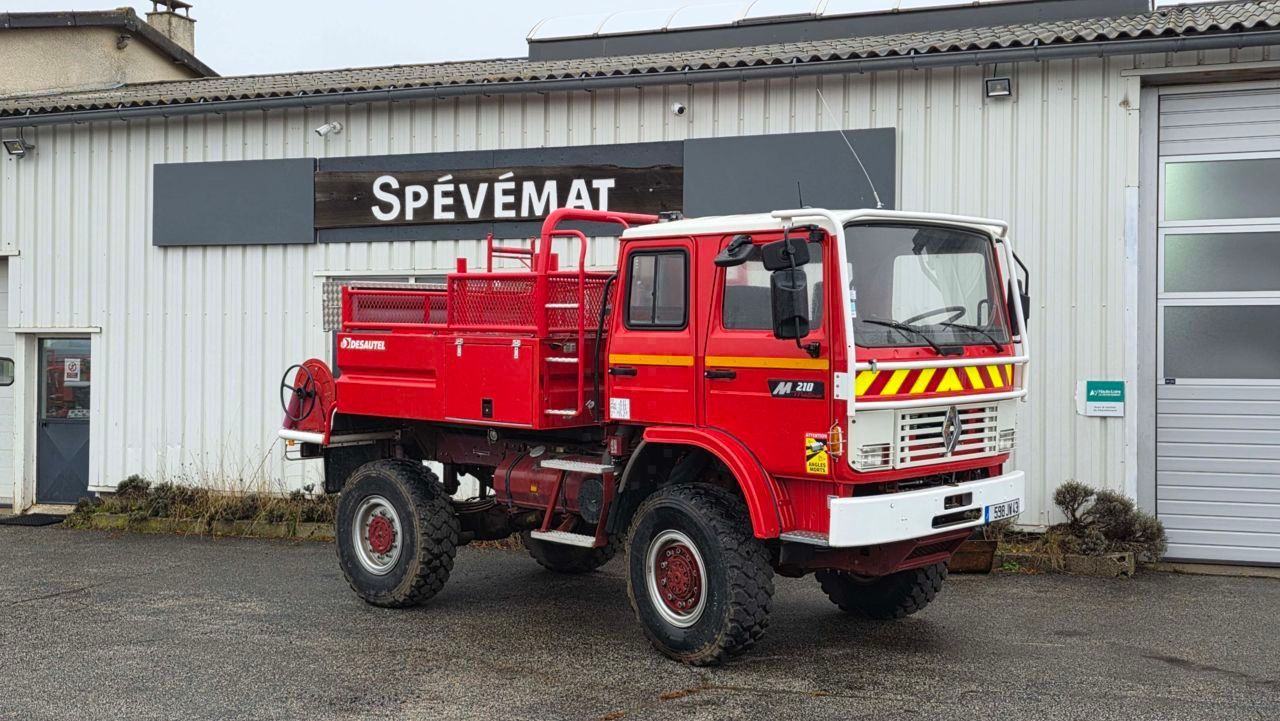 Renault magnifique renault m210 4×4 210cv desautel 2500 l Pojazd silnikowy 22 000 €