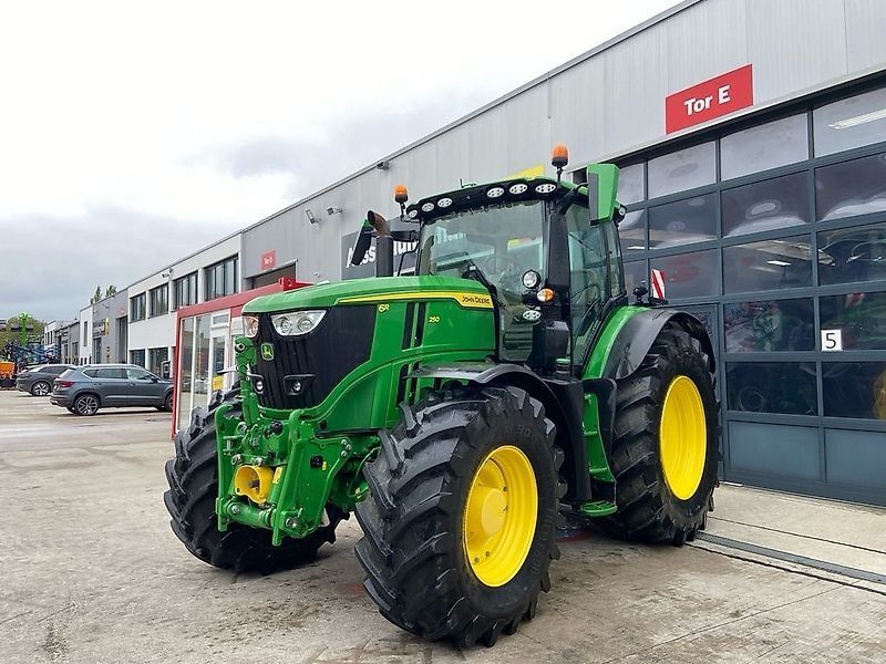 E-FARM: John Deere 6R 250 - Tractor - id CMZXP7U - 172.500 EUR - Anul: 2022 - Citeste ore: 840,Muterea motorului: 250,Austria