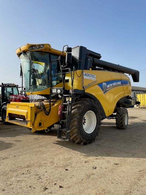 E-FARM: New Holland CX 6090 Elevation - Moissoneuse-batteuse - id EBIYZKG - 118 000 € - Année: 2017 - Lecture du nombre d'heure: 1 751,Puissance du moteur (chevaux): 374,Hongrie
