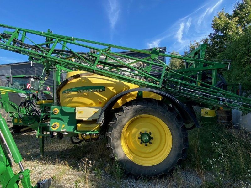 John Deere 732 sprayers €11,681