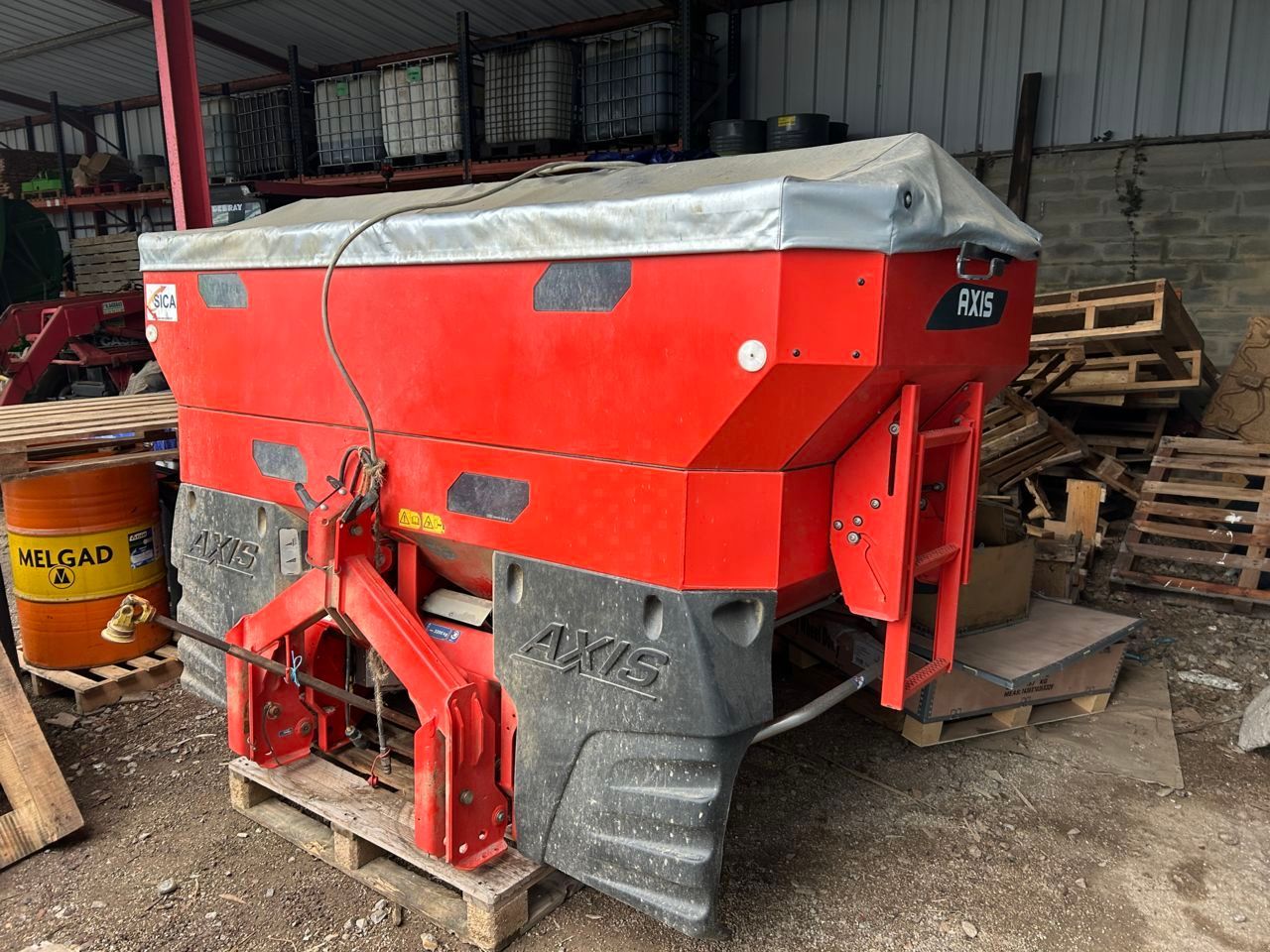 Kuhn axis 40.2 m.emc.w Fertiliser spreader €9,000