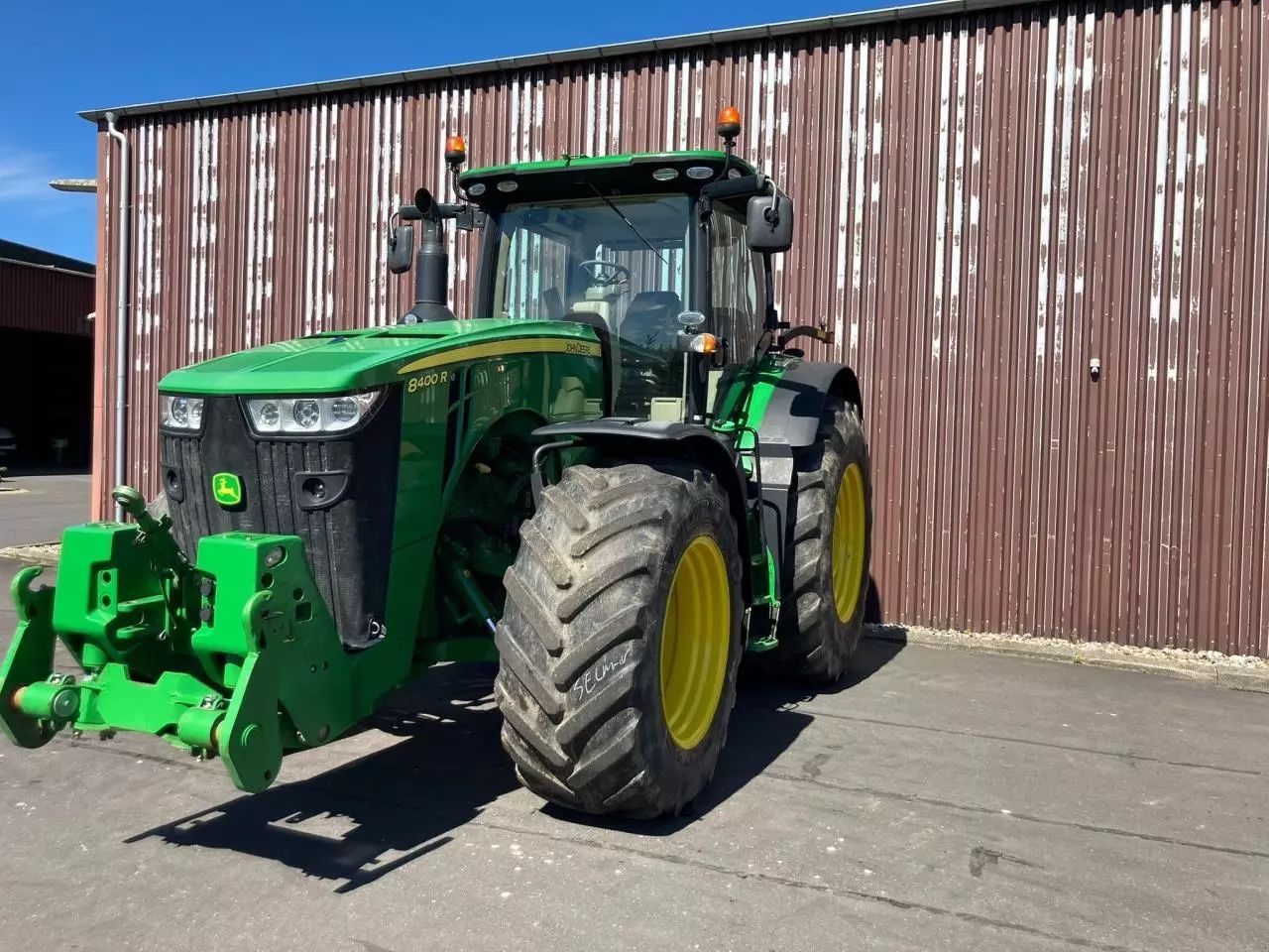 E-FARM: John Deere 8400 R - Tracteur - id FPQ8GDI - 210 411 € - Année: 2017 - Lecture du nombre d'heure: 3 405,Danemark
