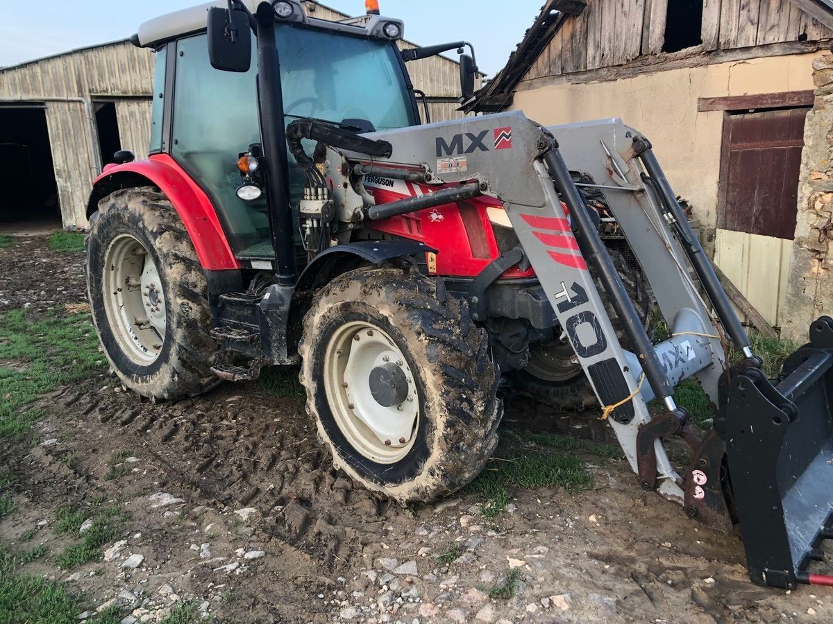 E-FARM: Massey Ferguson 5710 - Tractor - id DJT8TYJ - 50.000 € - Año: 2018 - Horas: 4400,Francia