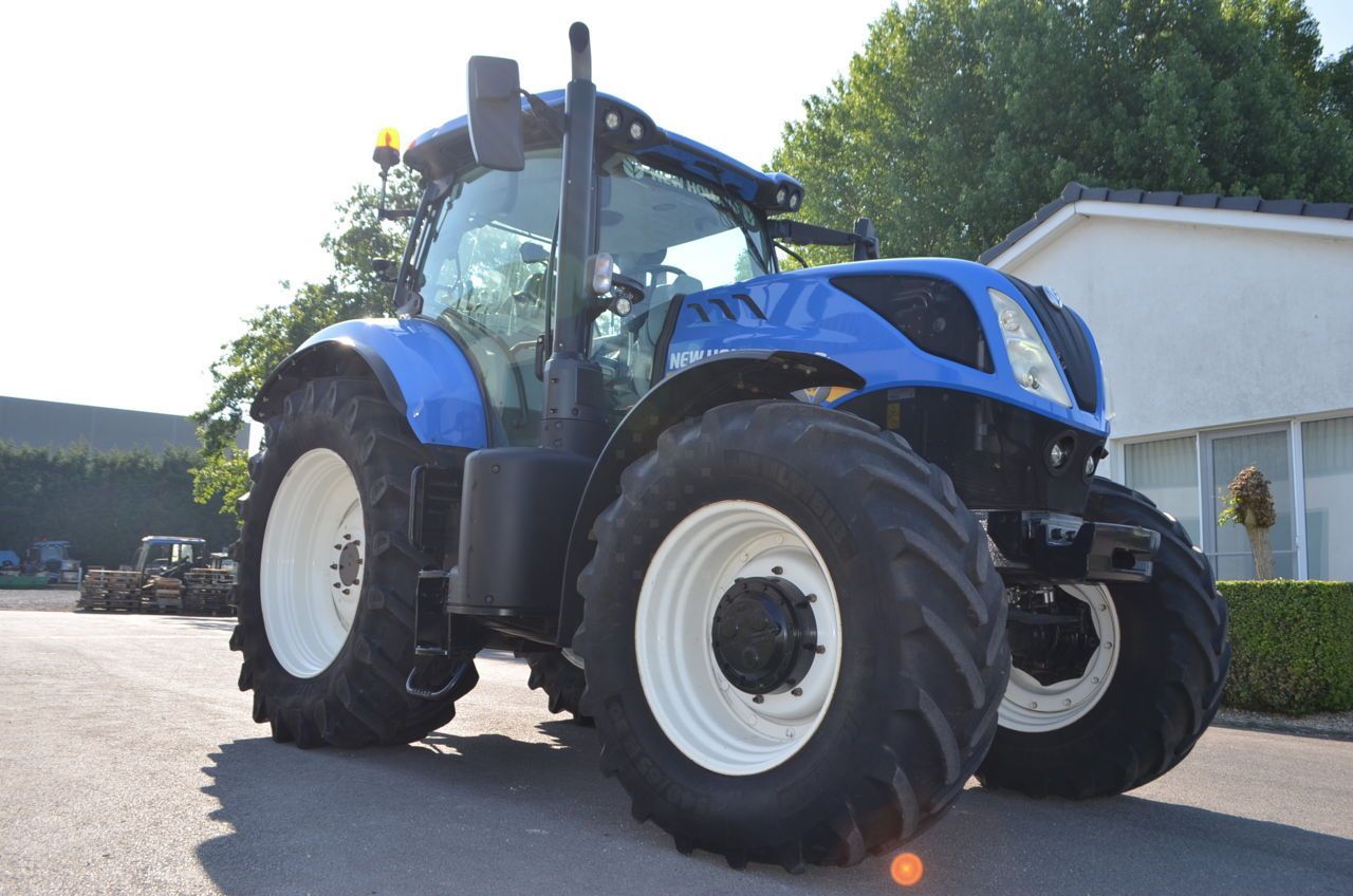 E-FARM: New Holland T7.210 - Tractor - id PETRK6B - 71.000 € - Año: 2018 - Horas: 4169,Potencia del motor: 210,Bélgica
