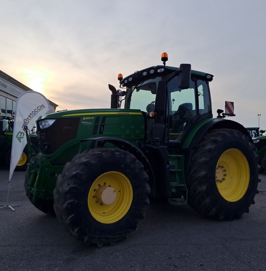 John Deere 6250 R Tractor 120.000 EUR