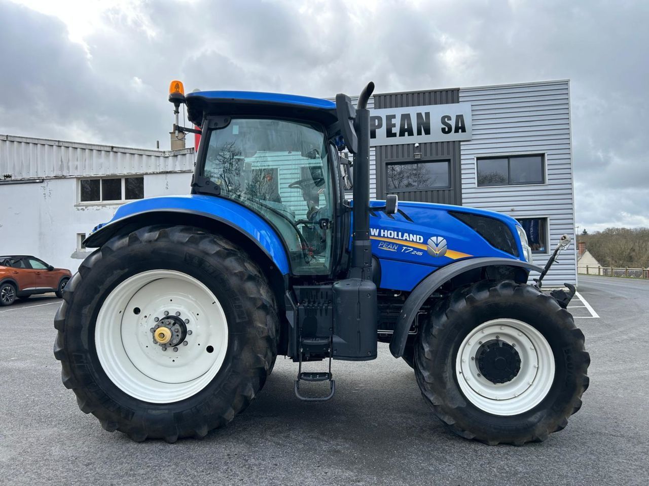 New Holland T7.245 Tractor €75,000