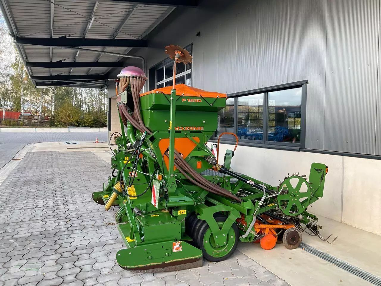 E-FARM: Amazone KX 3000 - Combinație de semănatoare - id 8ZFZUUY - 19.500 EUR - Anul: 2011 - Germania