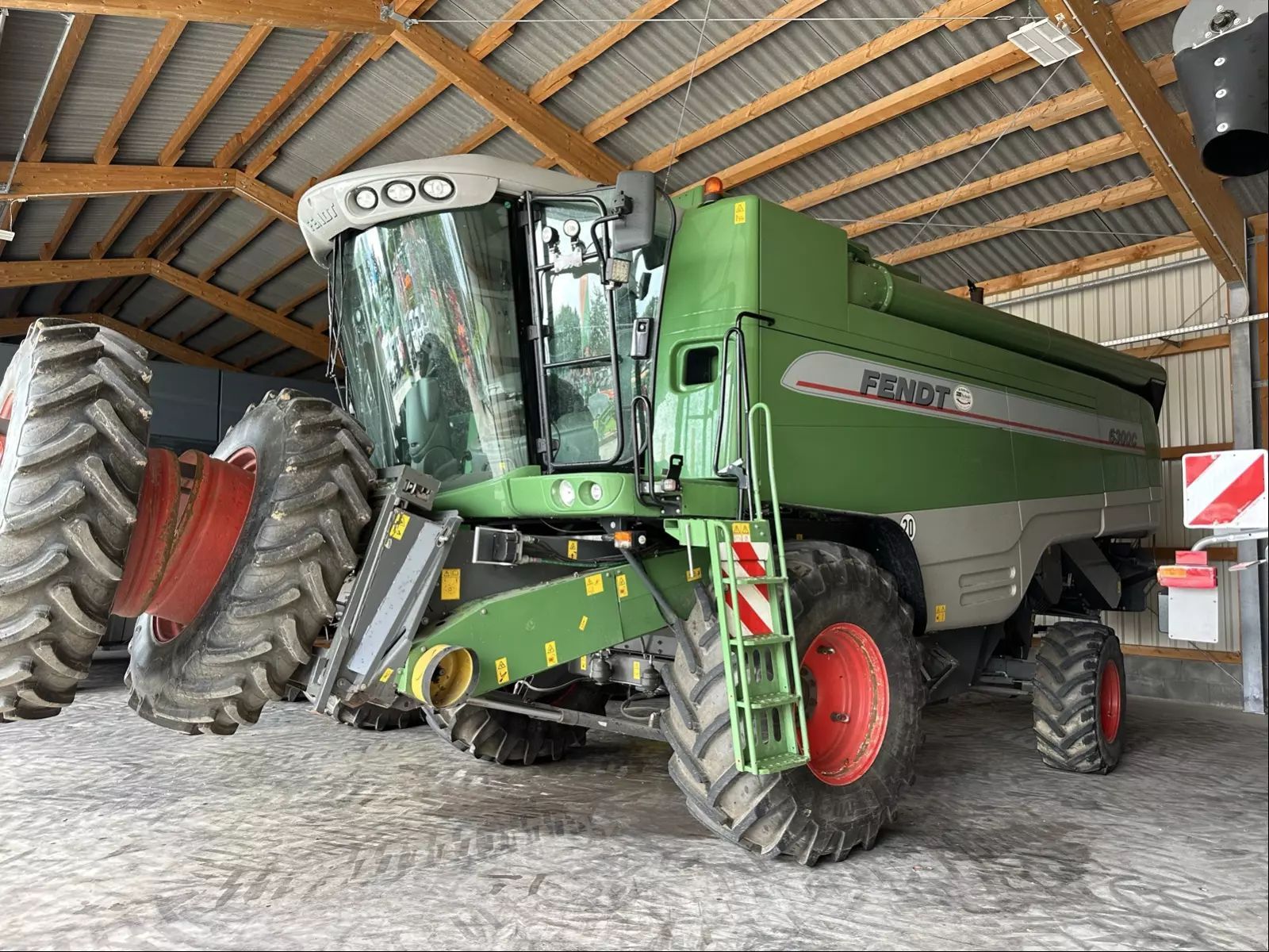 E-FARM: Fendt 6300 C - Combină de recoltat - id PYZG4G2 - 54.500 EUR - Anul: 2009 - Citeste ore: 1.920,Muterea motorului: 335,Germania