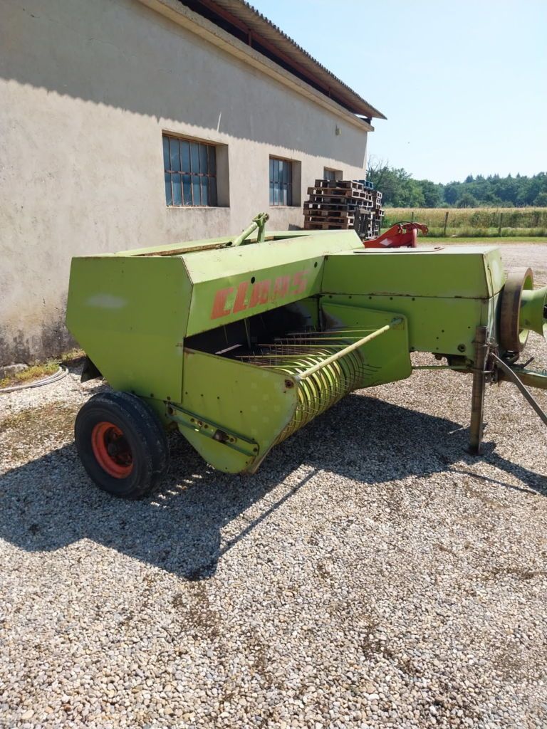 E-FARM: Claas markant 50 - Empacadora - id 17FGBFJ - 3000 € - Año: 1985 - Francia