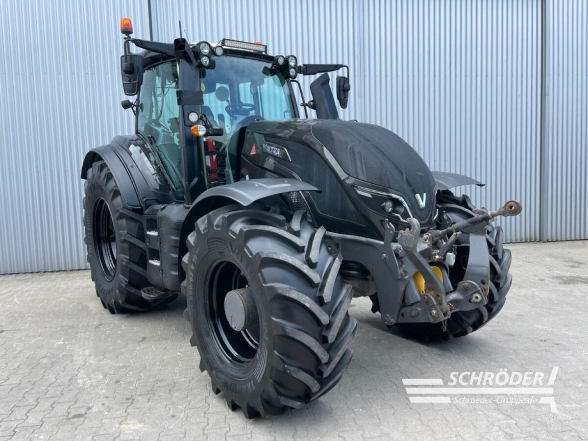 Valtra T 214 Traktor 92.885 €