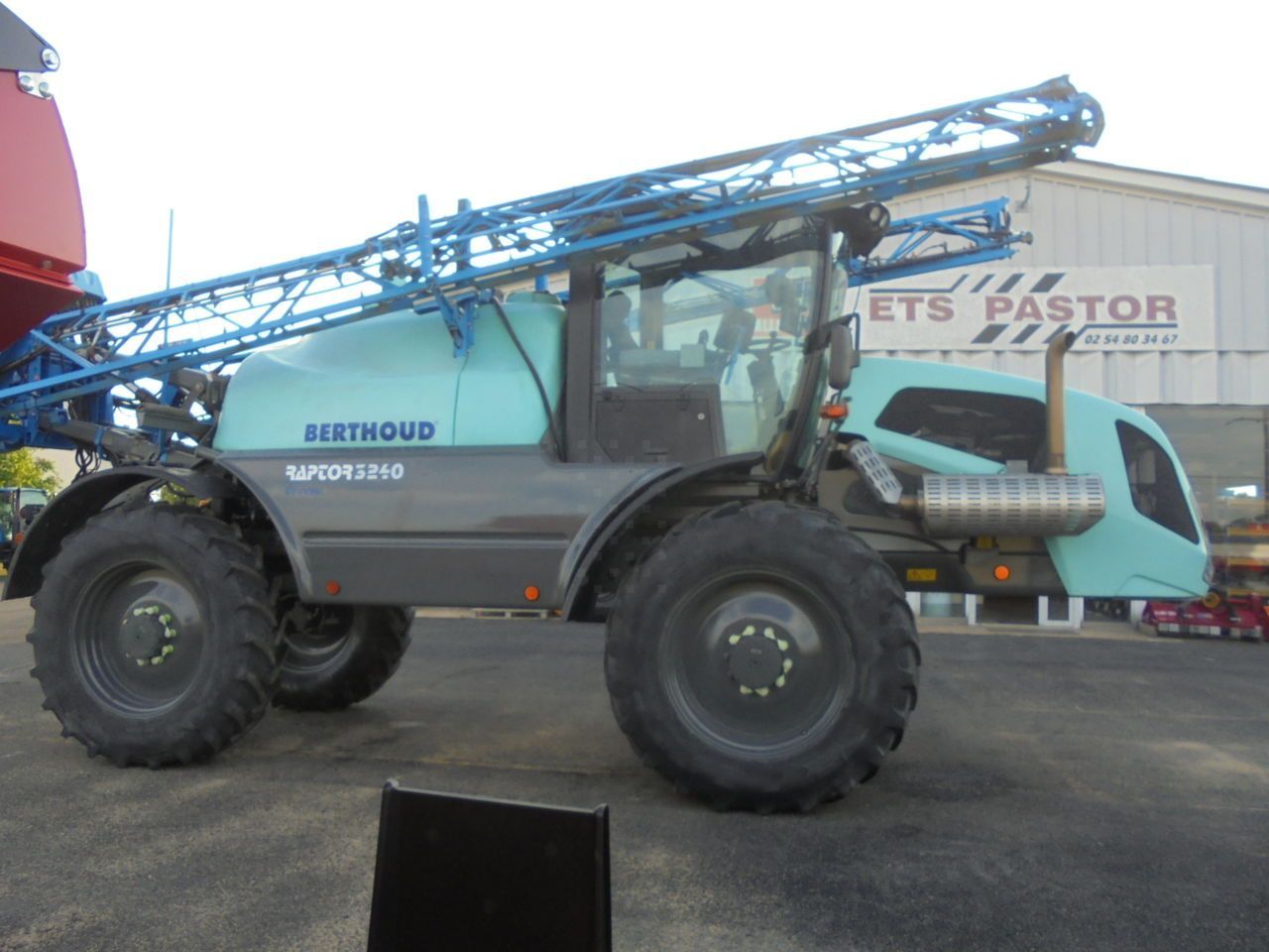 E-FARM: Berthoud RAPTOR 3240 - Pulverizador - id JEKBAMX - 135.000 € - Año: 2017 - Horas: 2517,Francia