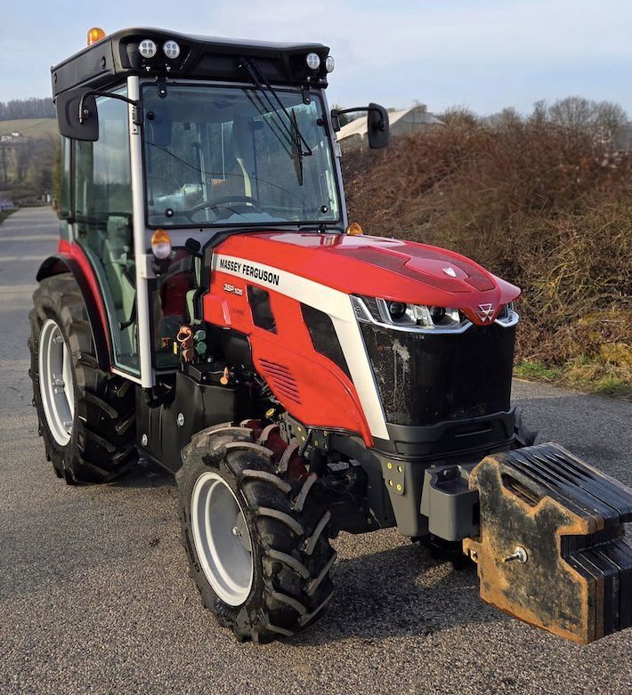 Massey Ferguson sp.105 essentiel Tractor 72.800 EUR