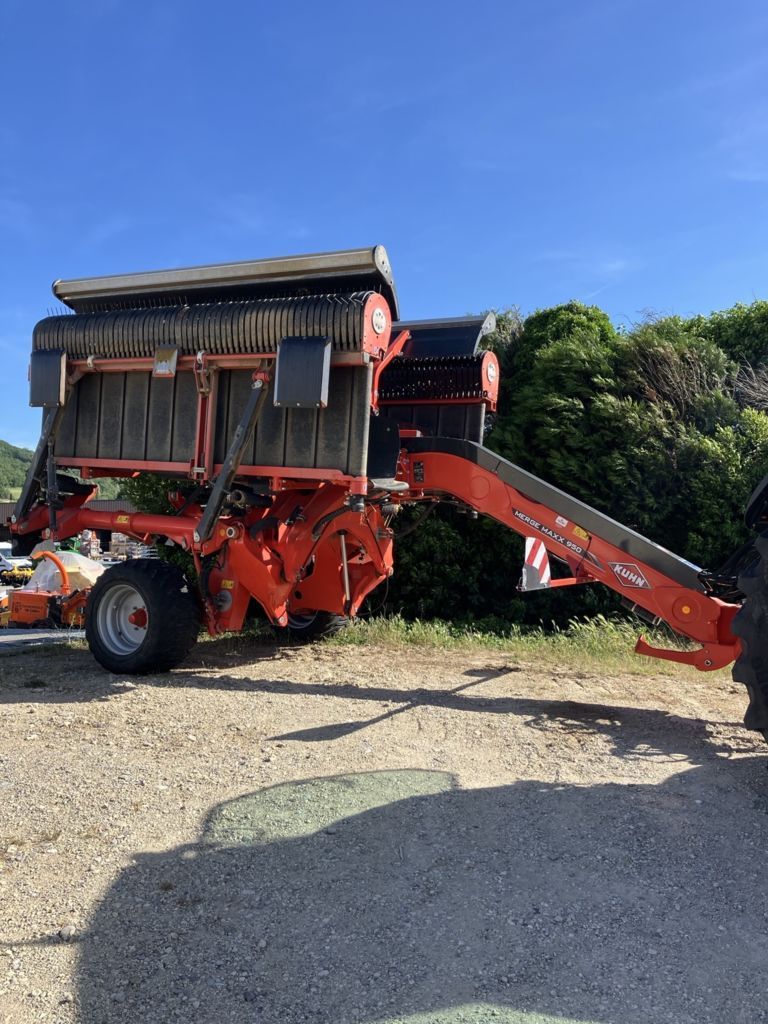 Kuhn merge maxx 950 Tedder €48,500