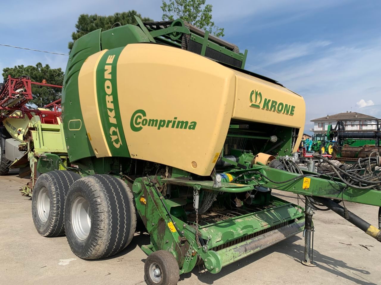 E-FARM: Krone Comprima V 210 XC - Πρέσσα - id NNA47TQ - 22.000 € - Χρονία: 2012 - Ιταλία