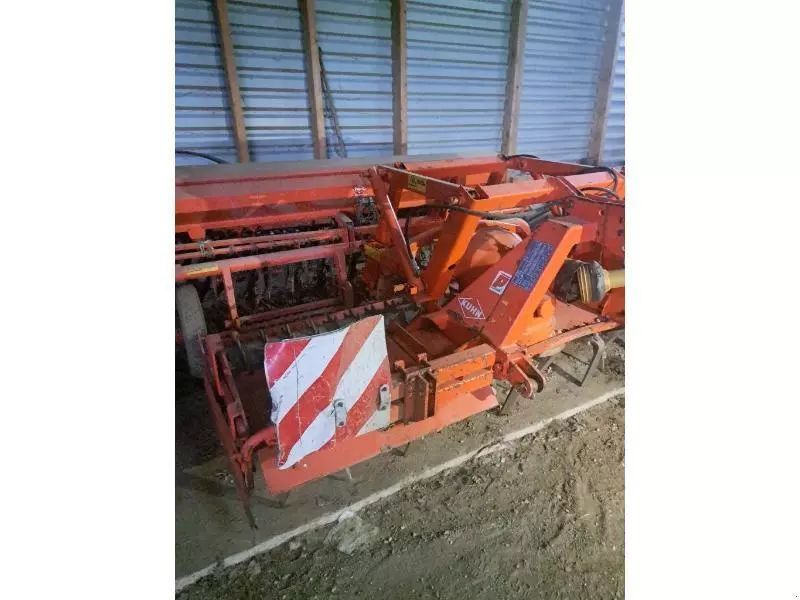E-FARM: Kuhn combine semis - Semoir direct - id MATUW3Y - Année: 2002 - France