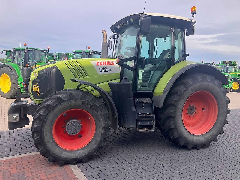 E-FARM: Claas Arion 640 - Τρακτέρ - id DPV86YN - 40.359 € - Χρονία: 2015 - Μετρητής ωρών: 7.135,Ισχύς κινητήρα: 155,Ηνωμένο Βασίλειο