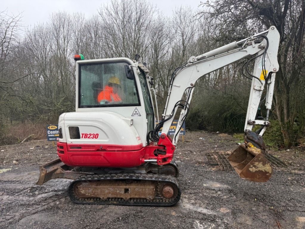 Takeuchi tb 230 Mini-pelle 19 649 €
