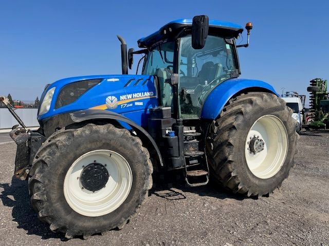 E-FARM: New Holland T7.245 - Tractor - id HCPGEPA - €59,500 - Year of construction: 2017 - Engine hours: 6,660,Engine power (HP): 220,France