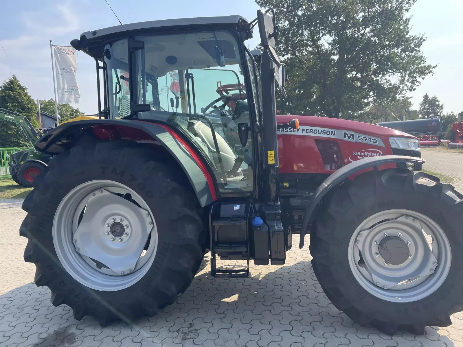 E-FARM: Massey Ferguson 5712M - Tractor - id IZTP2GK - 60.000 € - Año: 2023 - Horas: 315,Potencia del motor: 120,Alemania