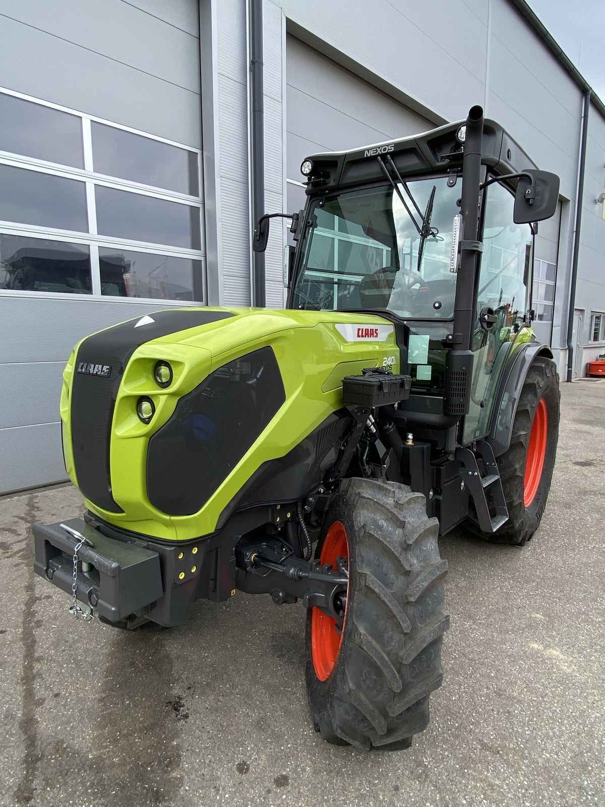 E-FARM: Claas Nexos 240 - Traktor - id HQHYDYT - 76.600 € - Baujahr: 2025 - Abgelesene Motorstunden: 5,Motorleistung (PS): 103,Österreich