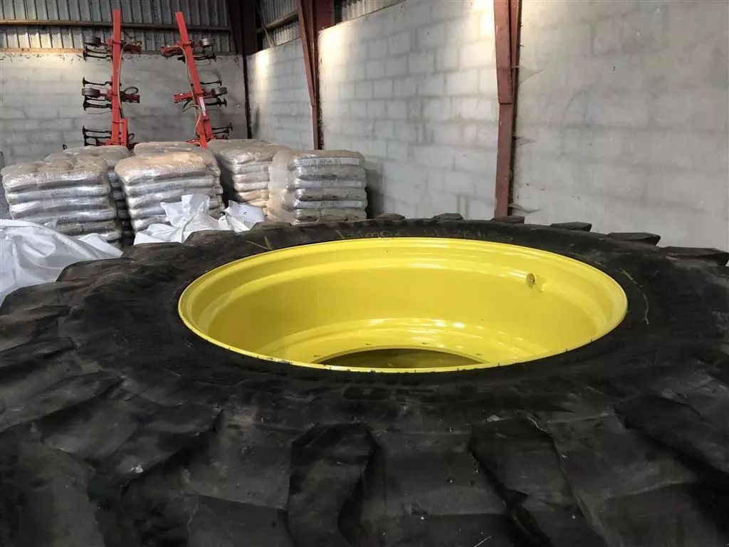 TRELLEBORG 750/75r46 på jd us fælge // if - tm1000 high power Wheel and track €13,357