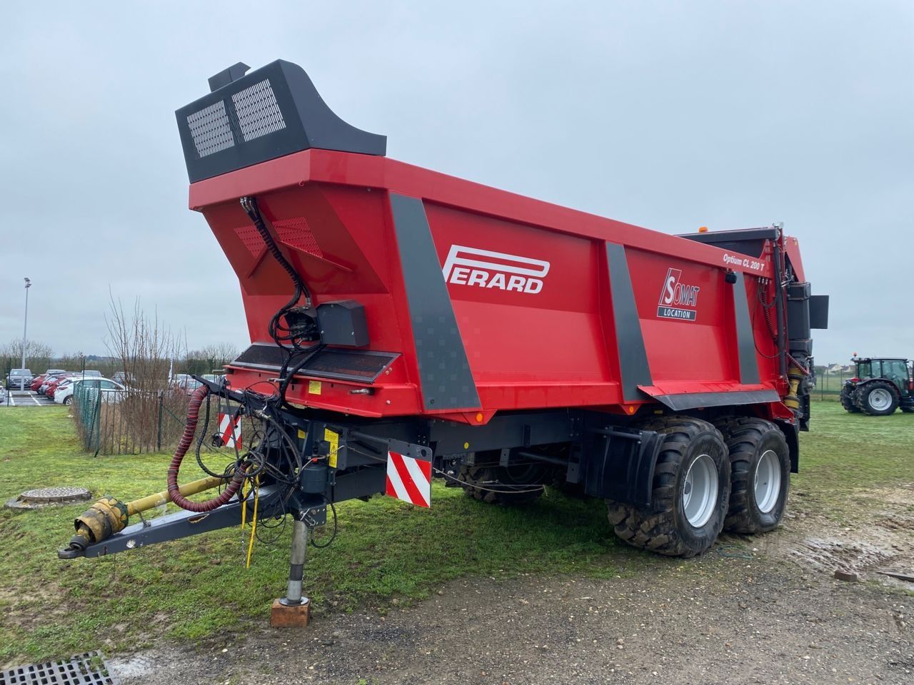 E-FARM: Perard cl 200 t - Épandeur de fumier et de compost - id VMKCD8F - 80 000 € - Année: 2021 - France