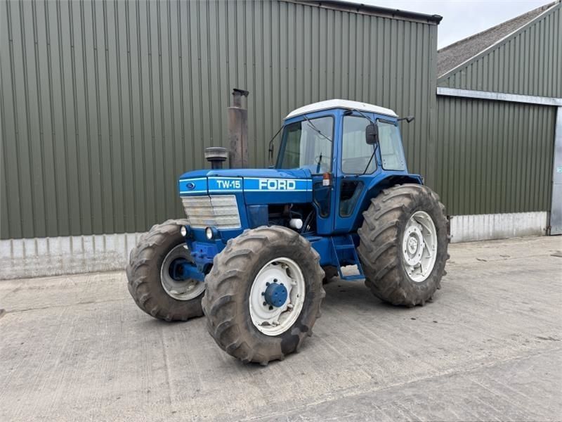 E-FARM: Ford ford tw-15 - Traktor - id HUQEVFV - 16.735 € - Abgelesene Motorstunden: 6.672 - Vereinigtes Königreich