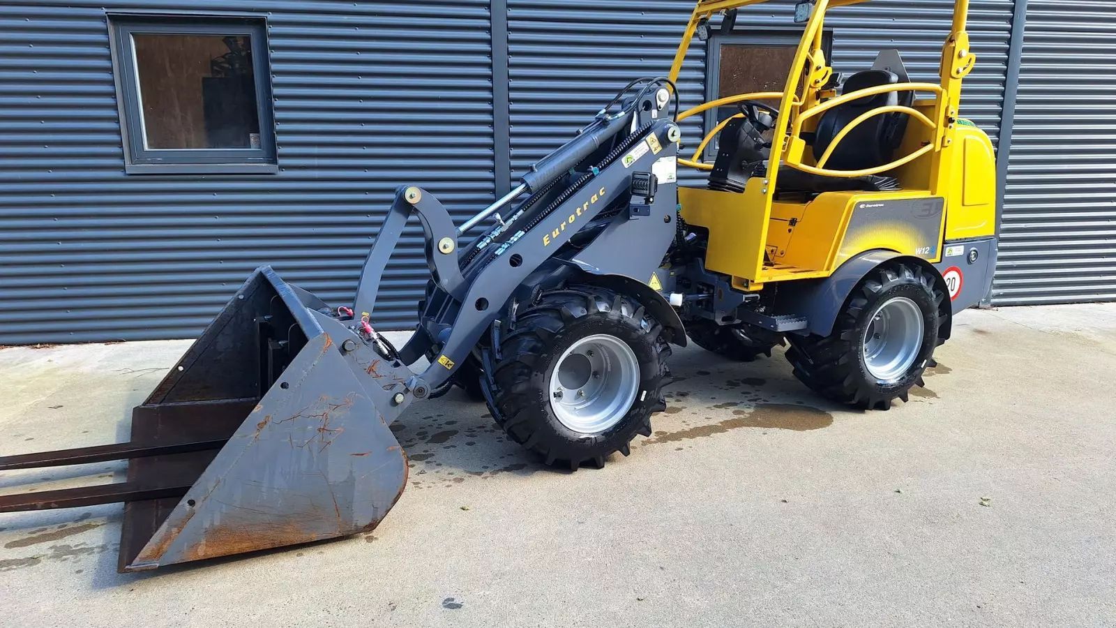 Eurotrac w12 Wheel loader €22,782