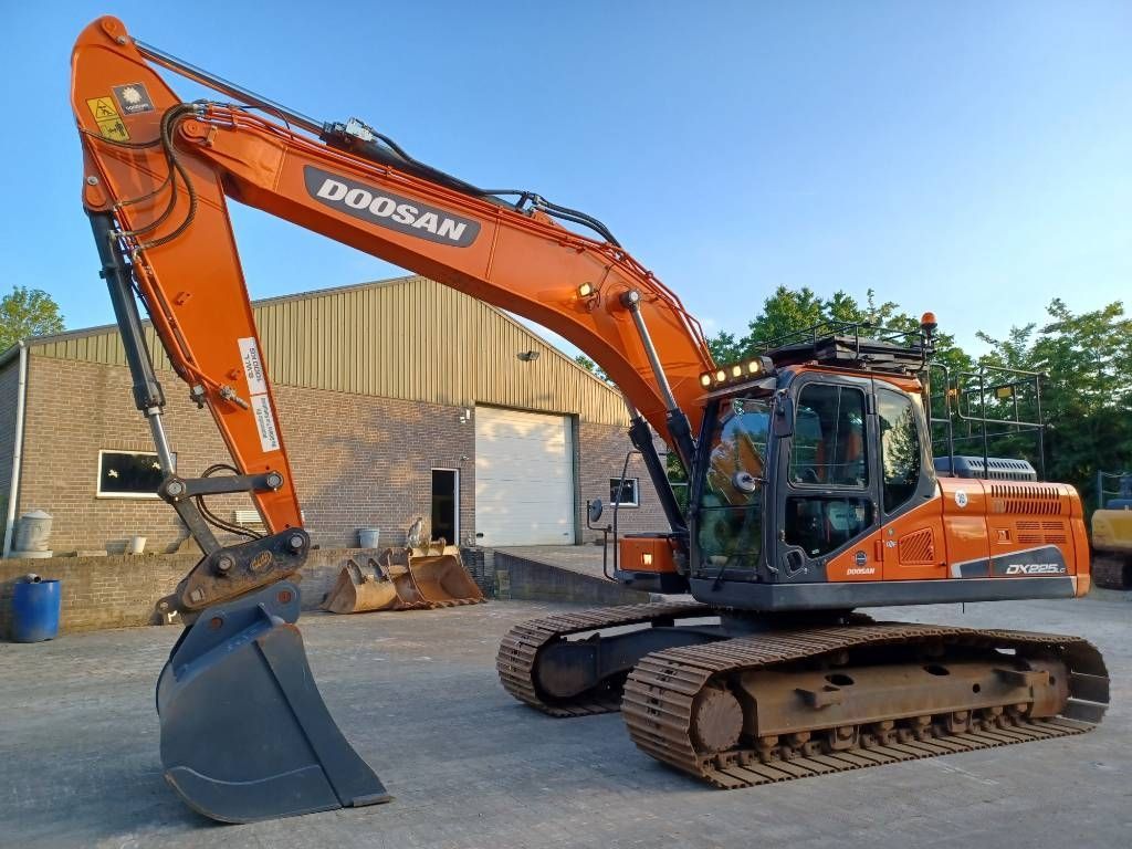 Doosan dx 225 lc-5 Excavator pe șenile 65.950 EUR