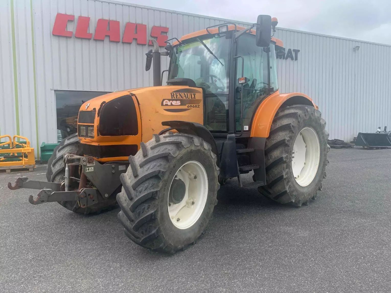 E-FARM: Renault Ares 696 RZ - Tractor - id AJGAM2A - €23,000 - Year of construction: 2003 - Engine hours: 9,264,Engine power (HP): 138,France