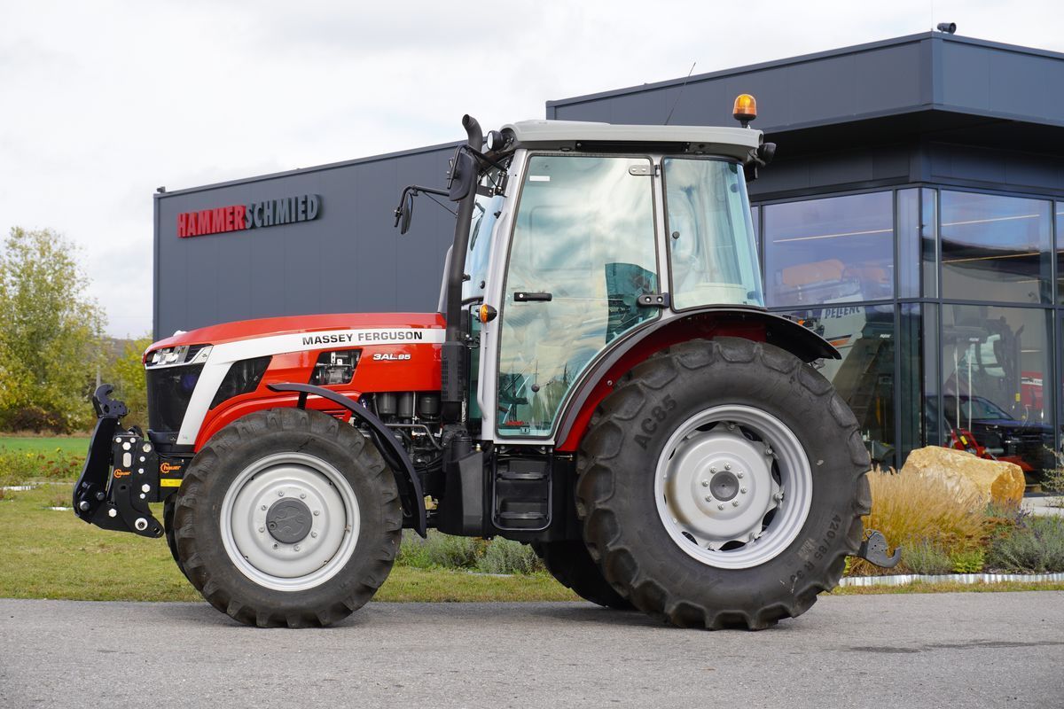 E-FARM: Massey Ferguson 3al.95 efficient - Tractor - id NKYH361 - 89.500 EUR - Anul: 2023 - Citeste ore: 150,Muterea motorului: 99,Austria