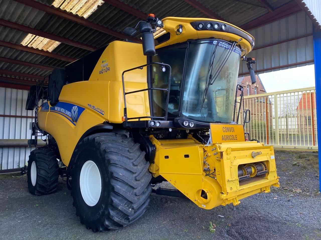 E-FARM: New Holland CR 8.90 SCR - Moissoneuse-batteuse - id VGRD4E3 - Année: 2022 - Lecture du nombre d'heure: 1 200,France