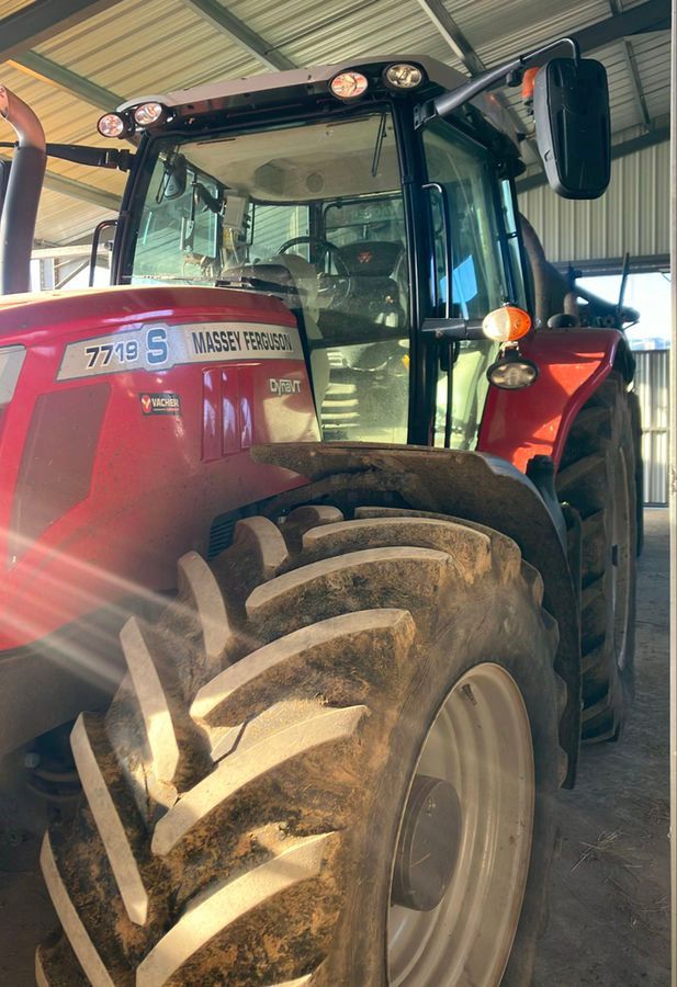 Massey Ferguson 7719 S Traktor