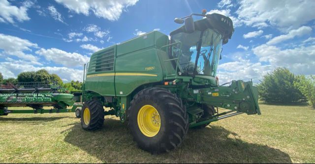 E-FARM: John Deere T550 - Mähdrescher - id QAKTPCX - 255.000 € - Baujahr: 2023 - Abgelesene Motorstunden: 300,Motorleistung (PS): 300,Frankreich