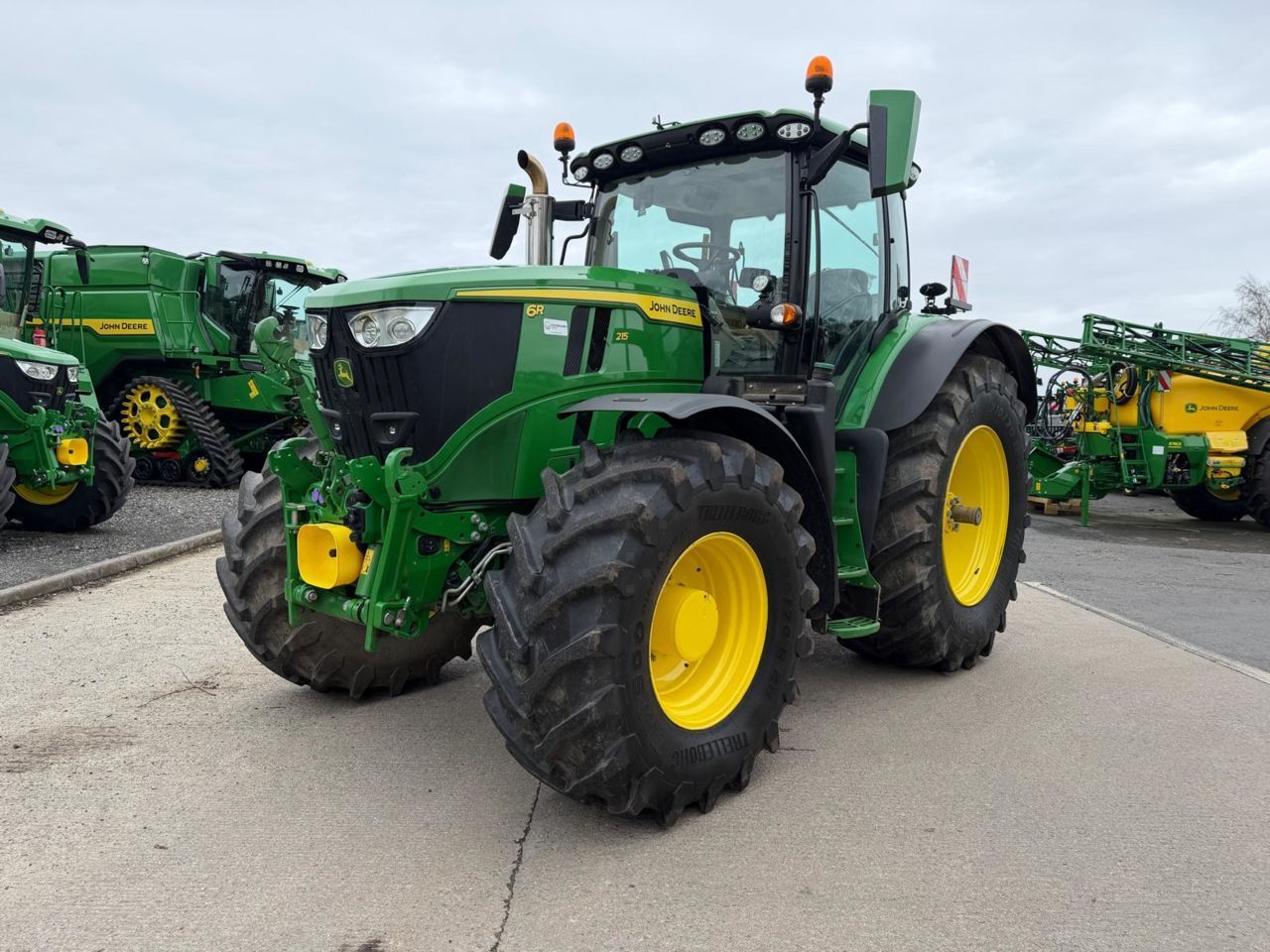 John Deere 6R 215 Tractor €168,803