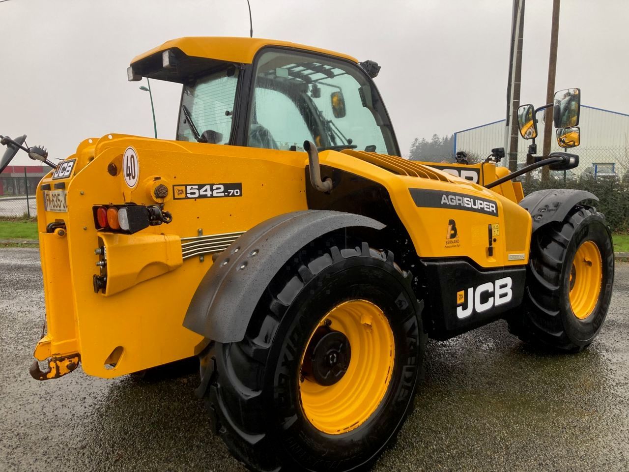 E-FARM: JCB 542-70 AGRI - Chargeur télescopique  - id UDPXEA5 - 64 000 € - Année: 2019 - Lecture du nombre d'heure: 4 261,Puissance du moteur (chevaux): 145,France