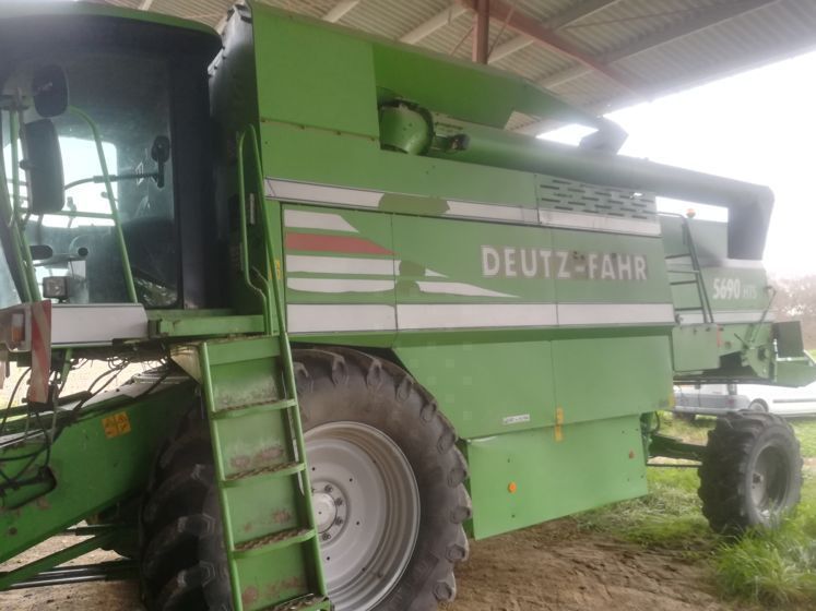 E-FARM: Deutz-Fahr 5690 H Balance - Cosechadora - id 1NF7E2Z - 52.000 € - Año: 2001 - Horas: 4800,Francia