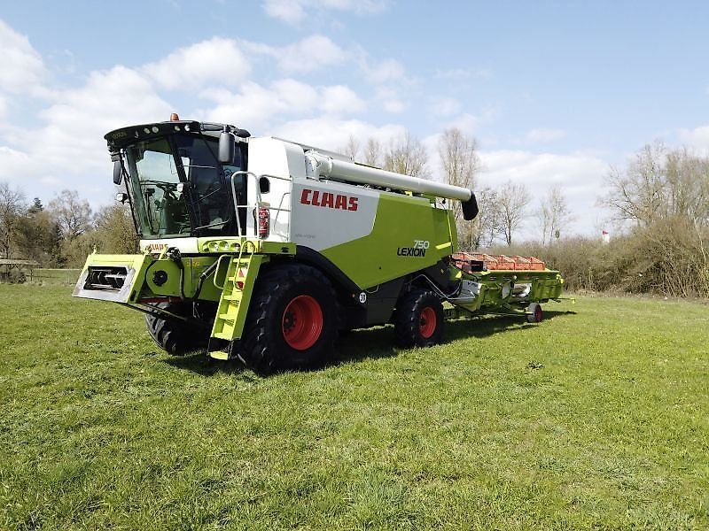 Claas Lexion 750 Combine harvester €75,900