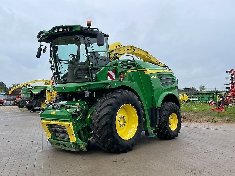 John Deere 8600 Self propelled forage harvester €160,000