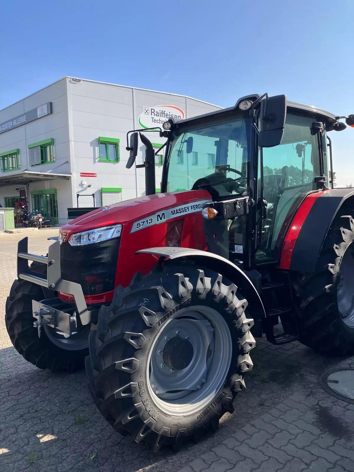E-FARM: Massey Ferguson 5713M - Tracteur - id PPZLE2Q - Année: 2023 - Allemagne