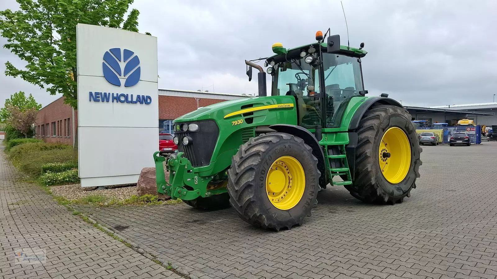 E-FARM: John Deere 7930 - Traktor - id NEGWQC6 - 64.622 € - Baujahr: 2011 - Abgelesene Motorstunden: 12.400,Motorleistung (PS): 253,Deutschland